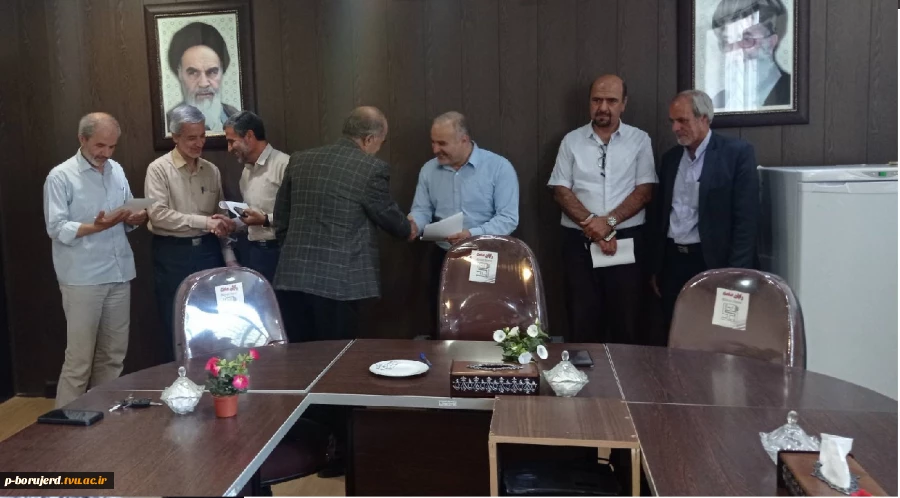 نشست صمیمانه و تقدیر از بازنشستگان 5