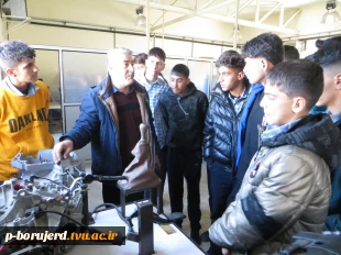 بازدید دانشجویان هنرستان های شهرستان بروجرد از امکانات، تجهیزات آموزشکده 3