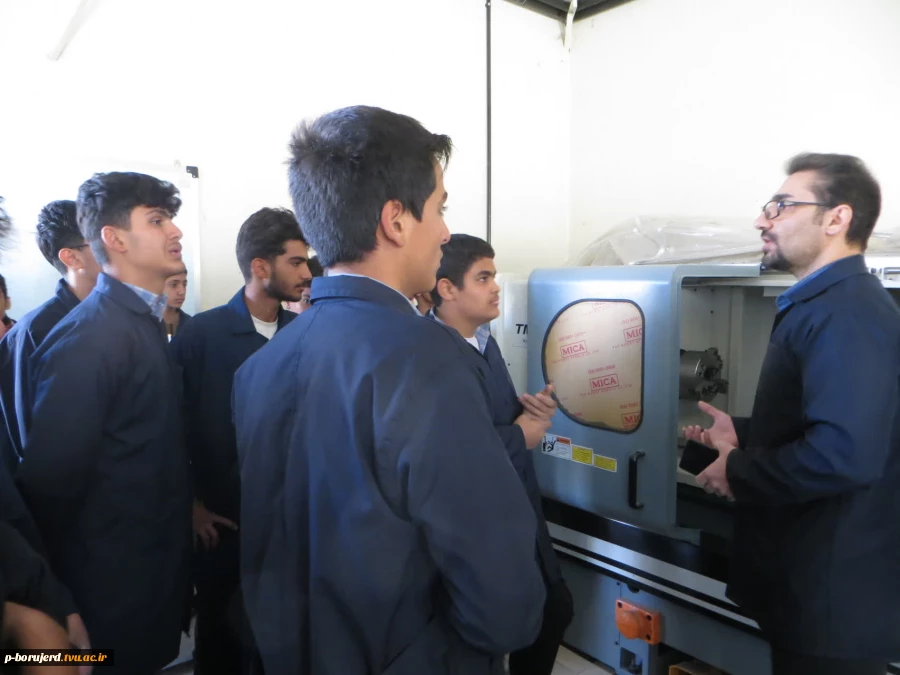 بازدید دانشجویان هنرستان های شهرستان بروجرد از امکانات، تجهیزات آموزشکده 4