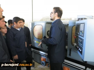 بازدید دانشجویان هنرستان های شهرستان بروجرد از امکانات، تجهیزات آموزشکده 5