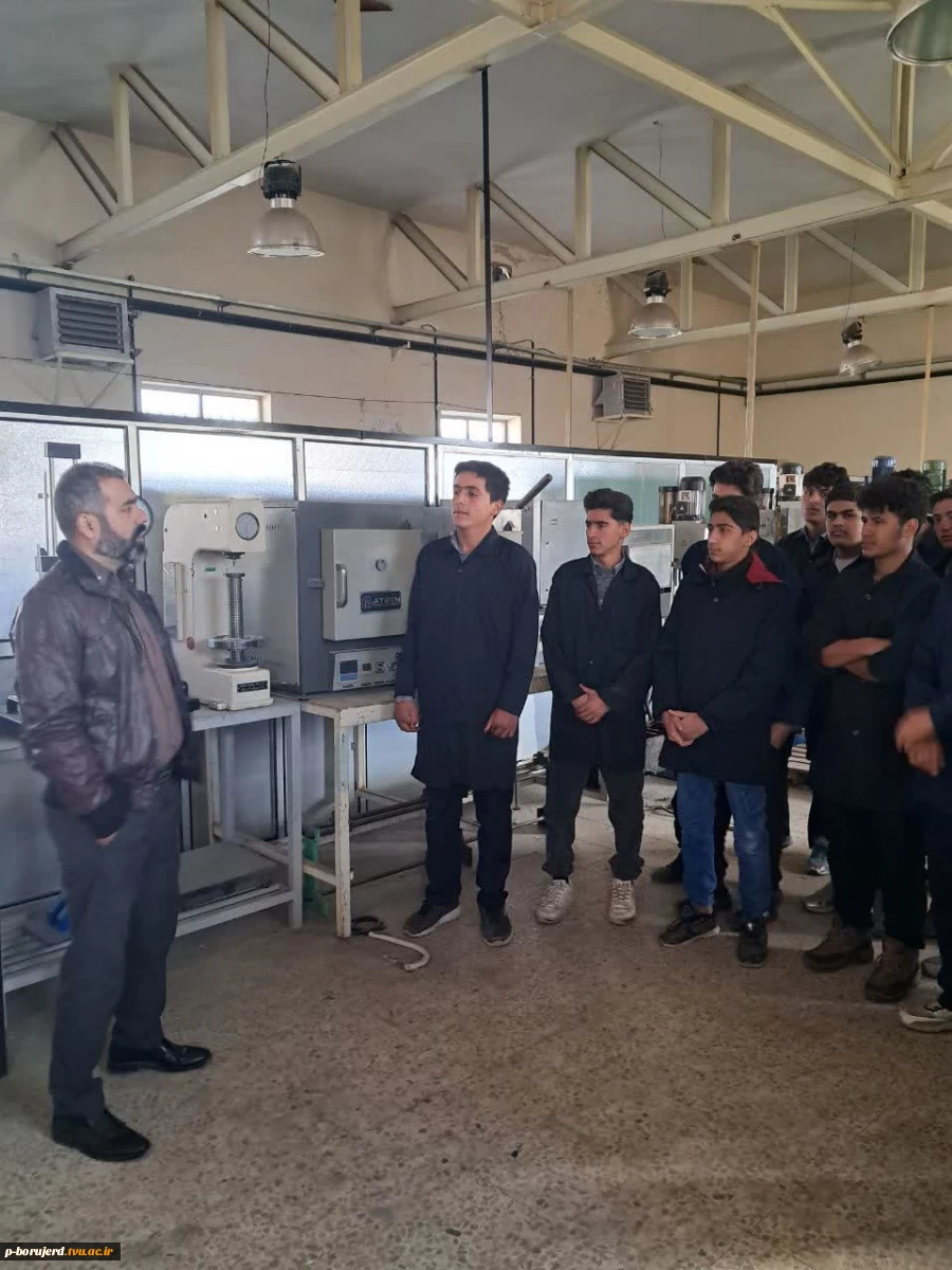 بازدید دانشجویان هنرستان های شهرستان بروجرد از امکانات، تجهیزات آموزشکده 7